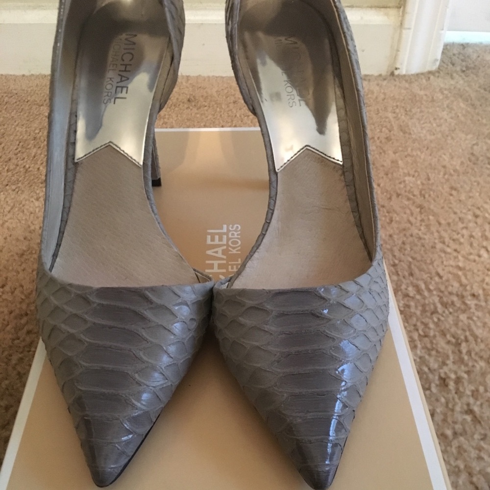 Michael Kors ombré stylish pumps
